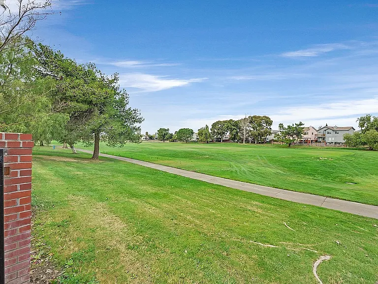 2571 Cherry Hills Dr — Photo 25