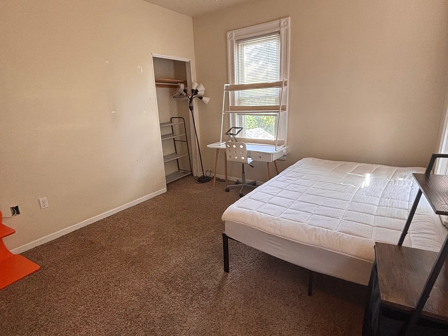 3 bed, 2312 sqft, $525 — Photo 1