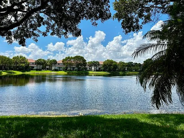 2 bed, 2.5 bath, 1056 sqft, $2,450 — Photo 4