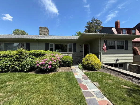 380 Gibbs Ave, Newport, RI 02840