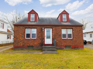 814 Curry Rd, Schenectady, NY 12306