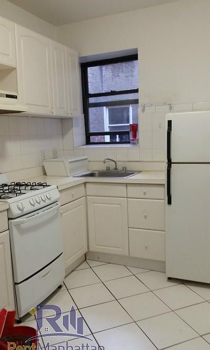 2nd image of 170 W 109th St APT 4E