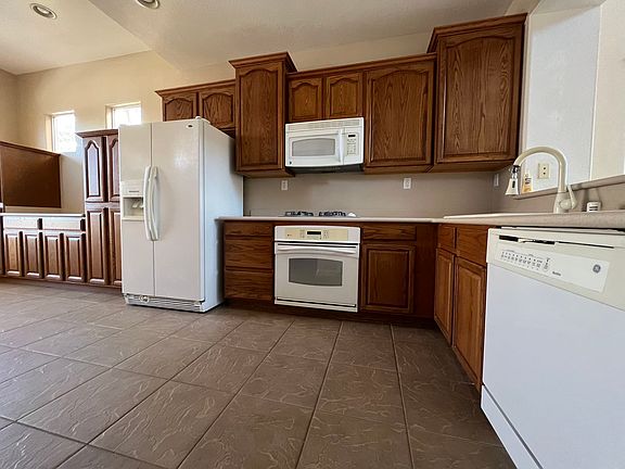 3rd image of 2120 Summer Home St