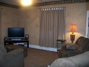 4th image of 405 Oak St