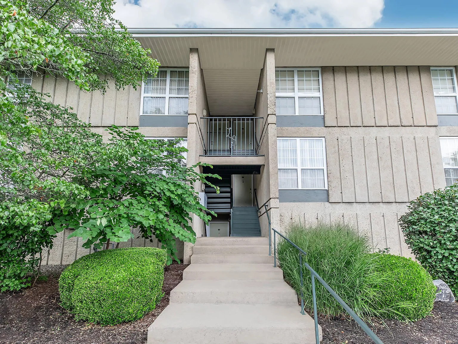 Lansing West Apartments — Photo 3