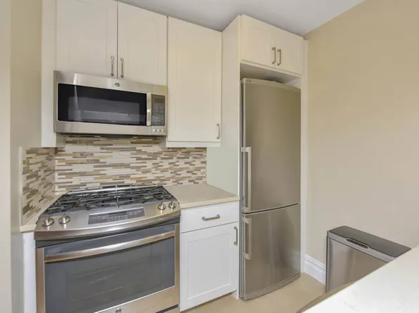 377 Rector Place image 6 of 25