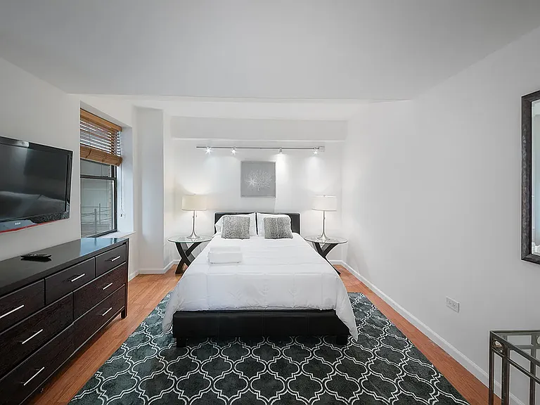 150 W 51st St #1408 — Photo 9