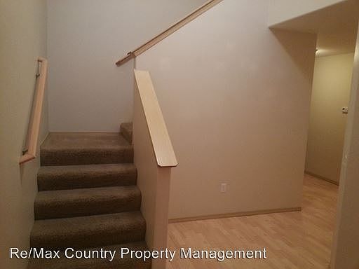 5th image of 10721 Umtanum St SE