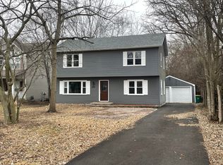 3S284 Patterman Rd, Warrenville, IL 60555