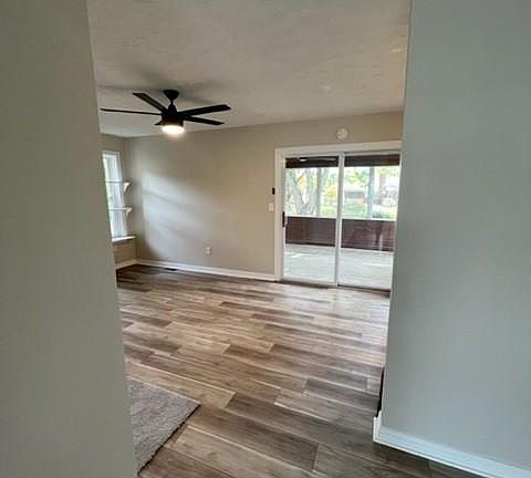 5th image of 527 Munich Pl