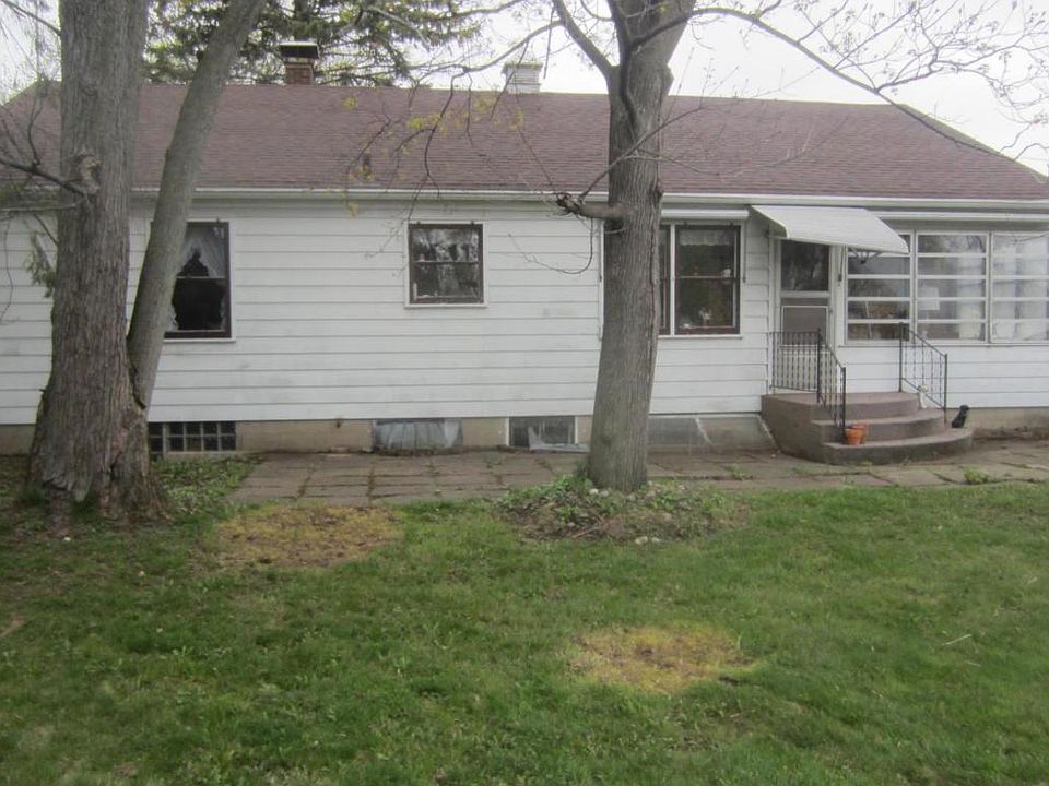 2nd image of 722 Gardner St