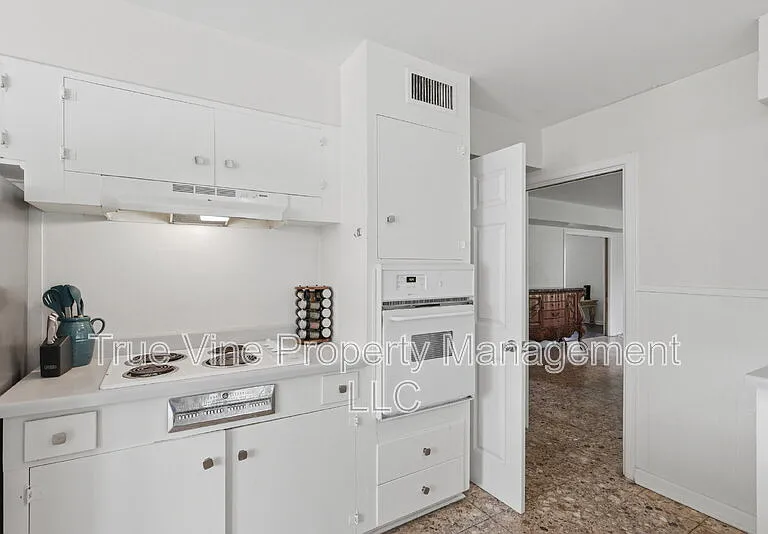 2423 W Gramercy Pl — Photo 13
