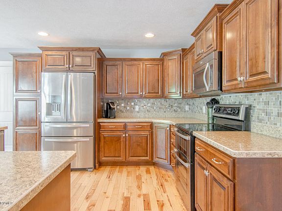 3rd image of 7720 Walker Farms Dr