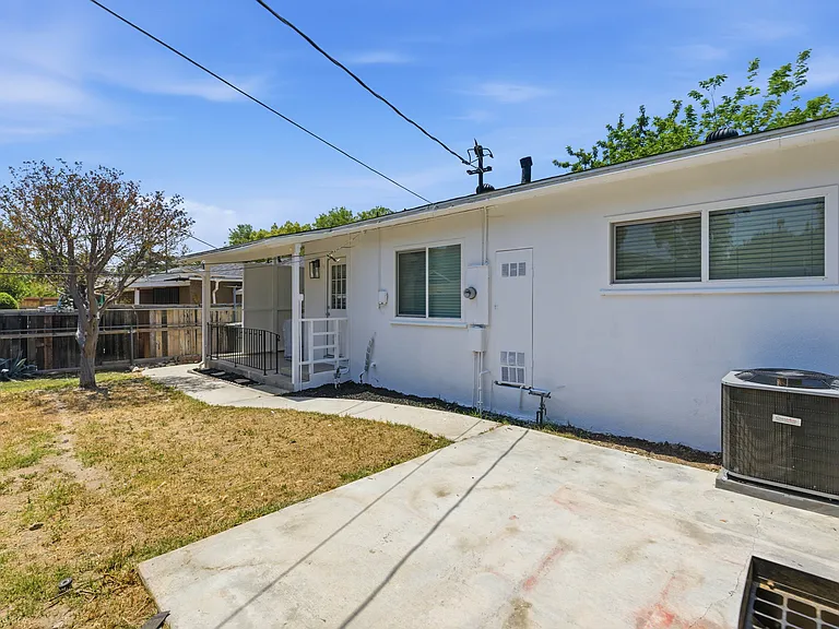584 N 8th Ave — Photo 31