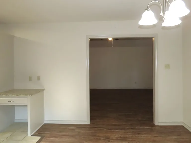 705 Kelli — Photo 10
