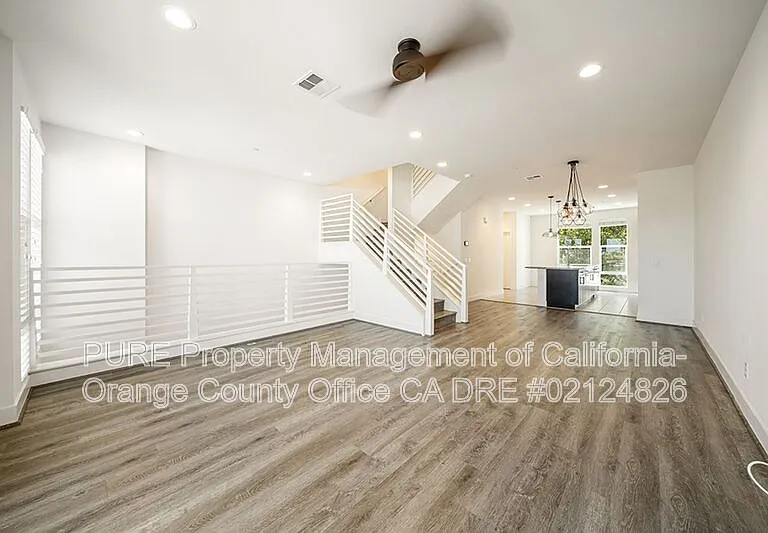 661 W 17th St — Photo 31