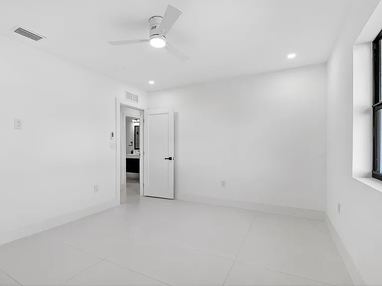 1410 Beta Ct N — Photo 57