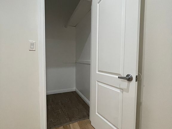 4th image of 128 E 46th St