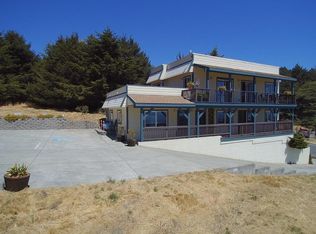 129 Lower Pacific Dr, Whitethorn, CA 95589