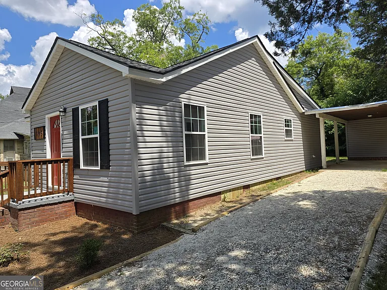 305 Smith St — Photo 3