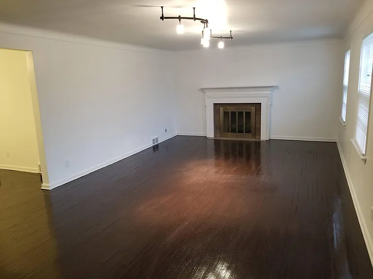2858 Ludlow Rd #UP — Photo 3