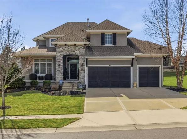 7026 Belmont Dr, Shawnee, KS 66226