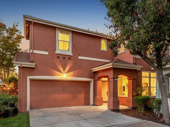 452 Whisman Park Dr, Mountain View, CA 94043