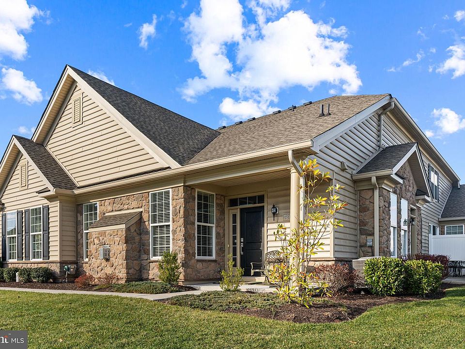 1st image of 3203 Bushwood Dr