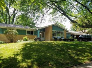 225 Maplewynde Rd, West Bend, WI 53095