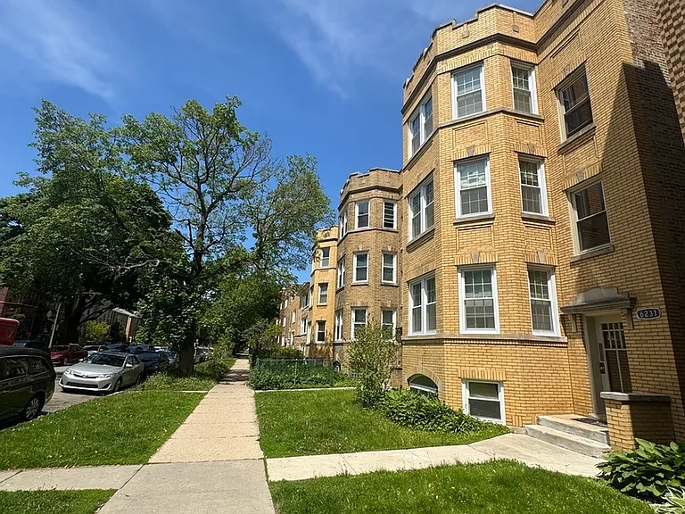 N Washtenaw Ave — Photo 1