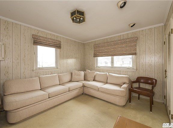 5th image of 37 Pinehurst St