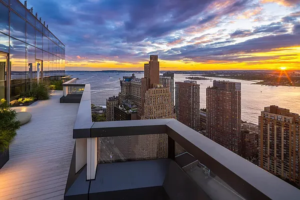 Sold by SERHANT. | media 23