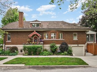 2500 W Farwell Ave, Chicago, IL 60645