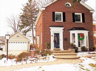 602 S Gables Blvd, Wheaton, IL 60187