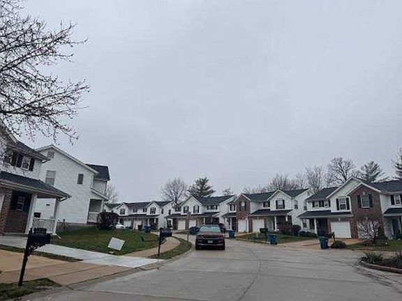 Exterior Neighborhood (street photo)