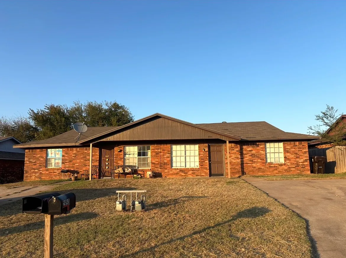 2950 Robert Rd — Photo 1
