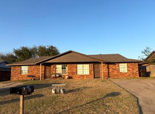 2950 Robert Rd, Shawnee, OK 74804