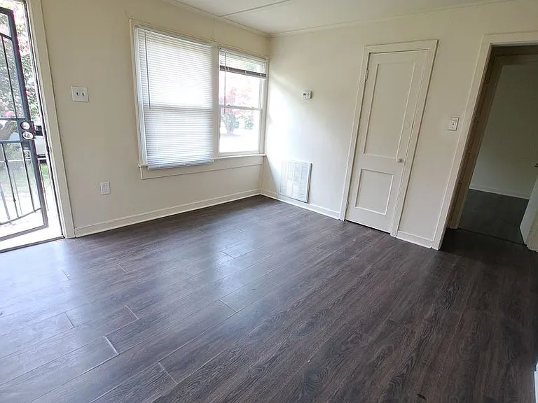 387 Carver Cir — Photo 5