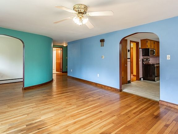 3rd image of 7 Fairacres Ave