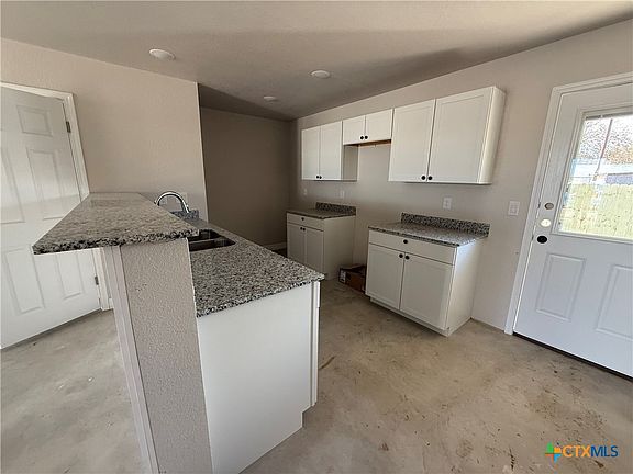 4th image of 805 White Meadow Ln