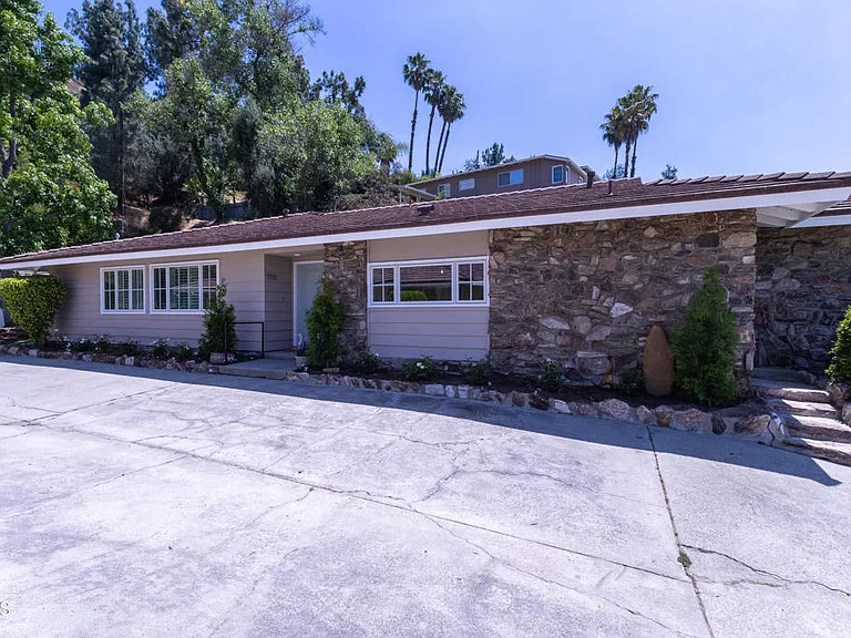 555 Paulette Pl — Photo 33