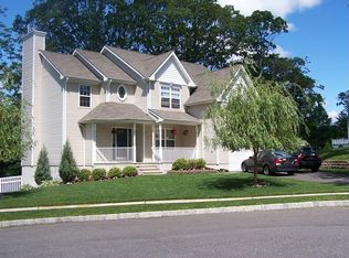 5 Sean Dr, Neptune, NJ