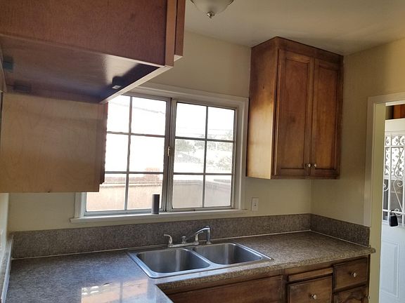 3rd image of 1320 Centinela Ave APT 4