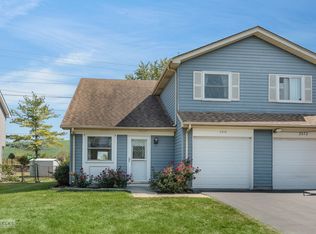 3370 Fox Hill Rd, Aurora, IL 60504