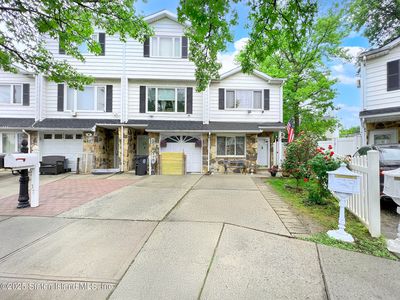 39 Poets Cir, Staten Island, NY, 10312