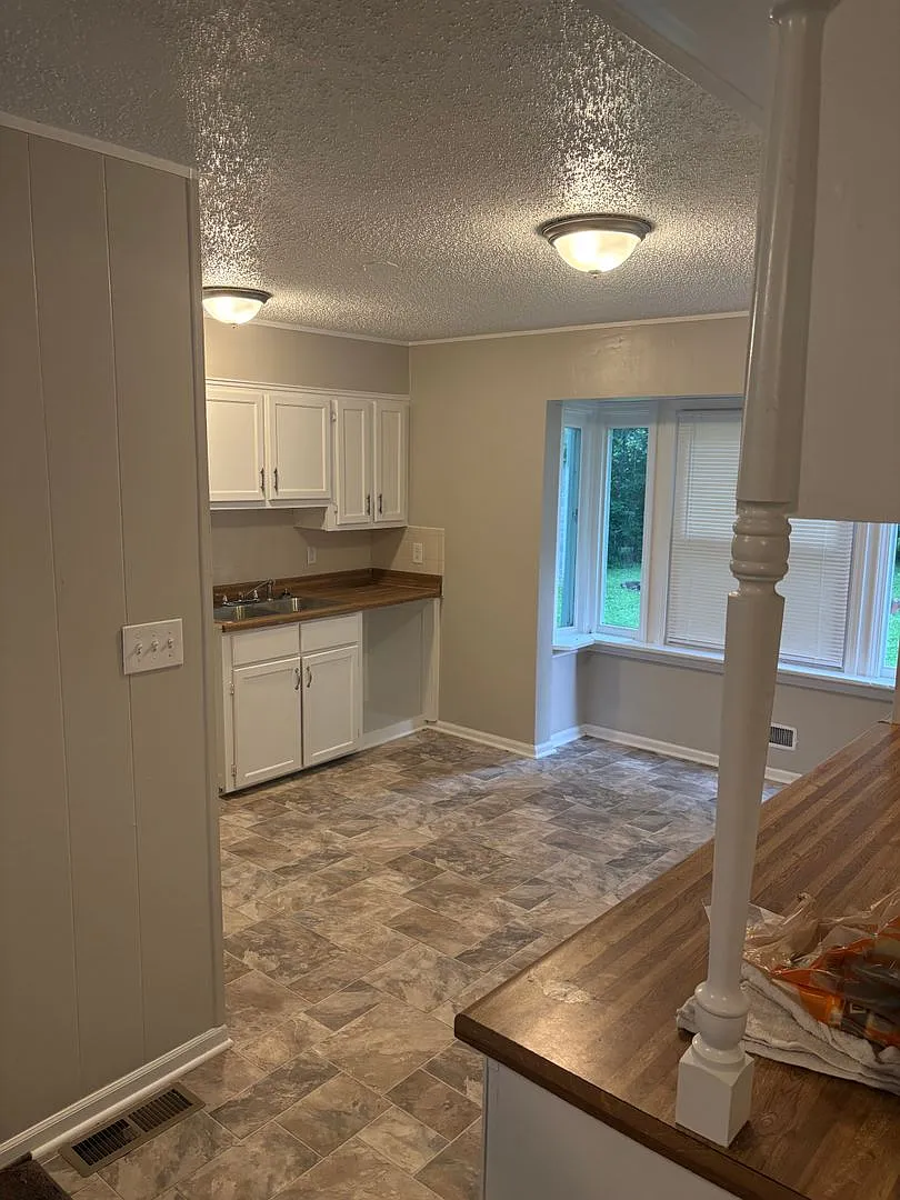 Updated 3 bedroom $1,500 — Photo 2