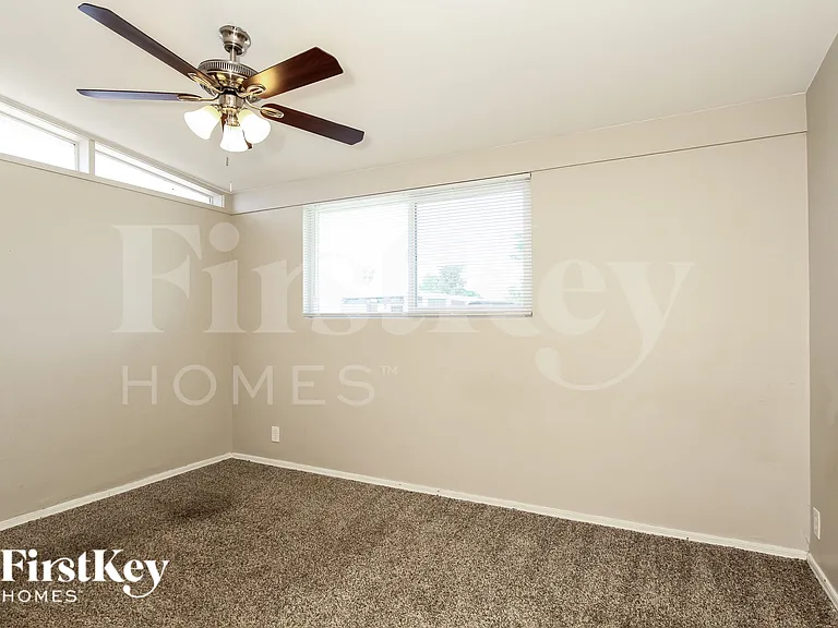 8830 N 37th Ave — Photo 11