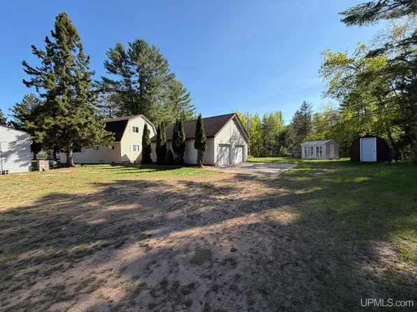 85 E Johnson Lake Rd, Gwinn, MI 49841