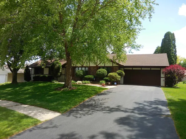 6781 Academy Trl, Rockford, IL 61107
