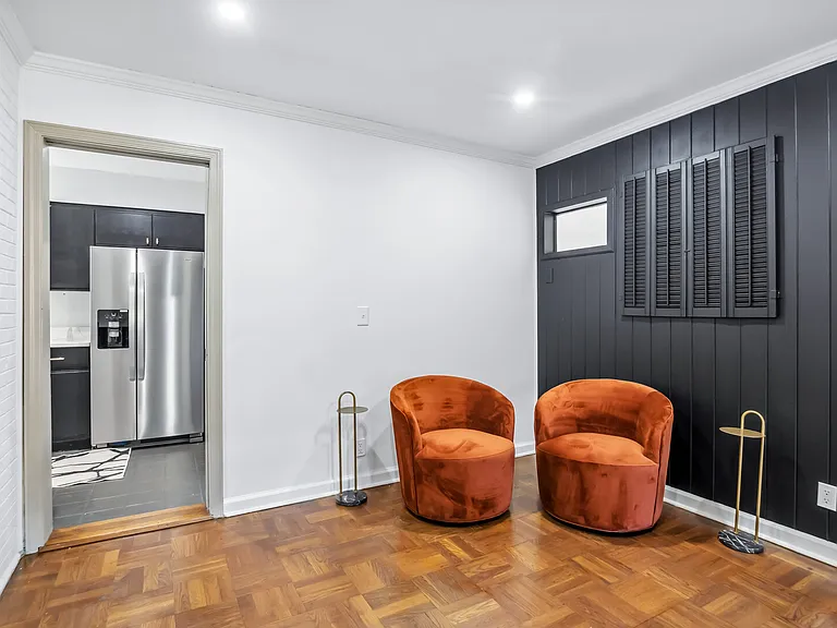 Sylvania Dr — Photo 17